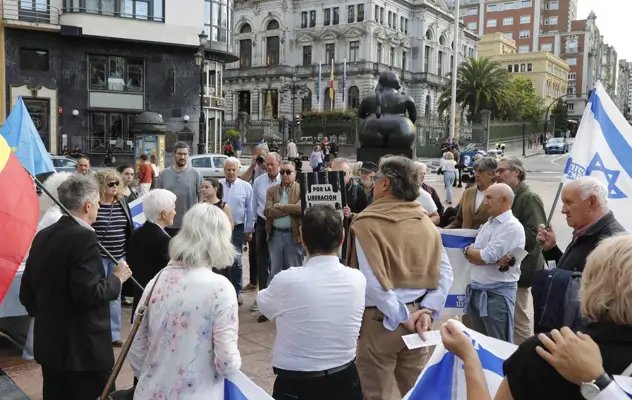 Colectivos judíos y asociaciones de amistad recordaron el 7-O en varias ciudades españolas 7 7 0 Segundo aniversario Oviedo Aida oceransky 2