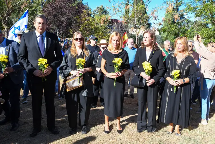 Colectivos judíos y asociaciones de amistad recordaron el 7-O en varias ciudades españolas 10 7 O Segundo aniversario acto recuerdo Madrid