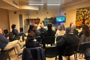 4.200 años en una hora: la continuidad de la historia judía en una conferencia de Roberto Lapid en ATID