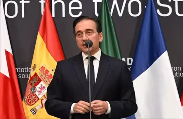 Albares acusa a Israel de difundir "mentiras" contra España
