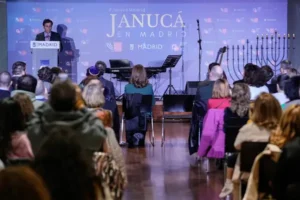 Janucá en el corazón de Madrid: la ciudad se prepara para celebrar la fiesta de las luces