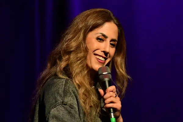 Entre la risa y la identidad: Gilli Apter y el difícil arte de hacer humor después del 7 de octubre