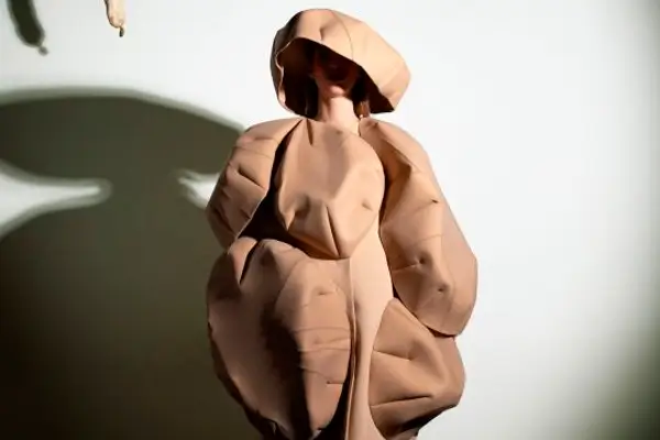 Balenciaga elige al Shenkar entre doce escuelas líderes del mundo de la moda