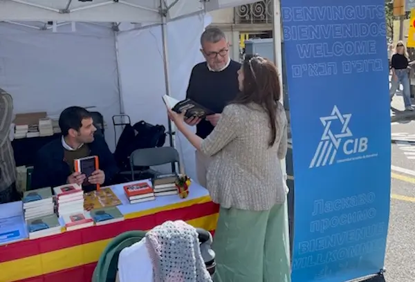 La CIB debutó con éxito en la Diada de los Libros y las Rosas 2 Barcelona Feria del Libro