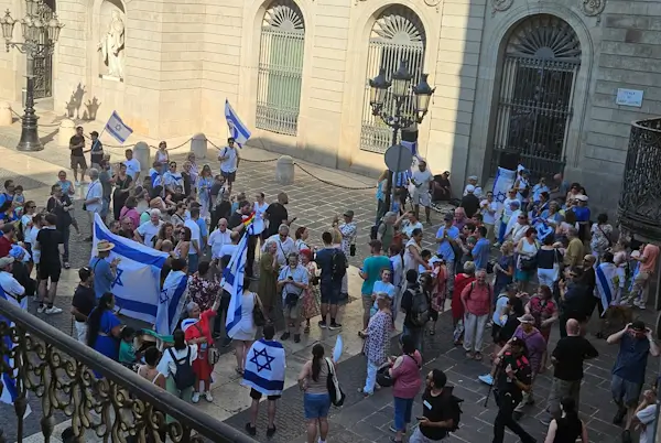 Altercado en Barcelona en una manifestación por Israel y contra el antisemitismo 2 Barcelona manifa 3 1 1