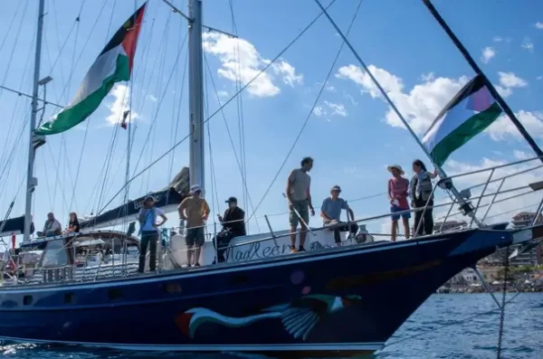 La ex alcaldesa Colau y la sueca Thunberg en una flotilla a Gaza que solo "apoya las acciones de Hamás"