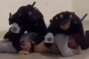 Inicio 43 Israel ironiza con España y "exige explicaciones" por las cargas policiales contra activistas de la flotilla en Bilbao