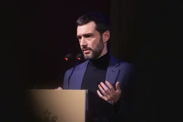 El Gobierno y grupos de la izquierda interseccional siguen el acoso a Israel y los israelíes