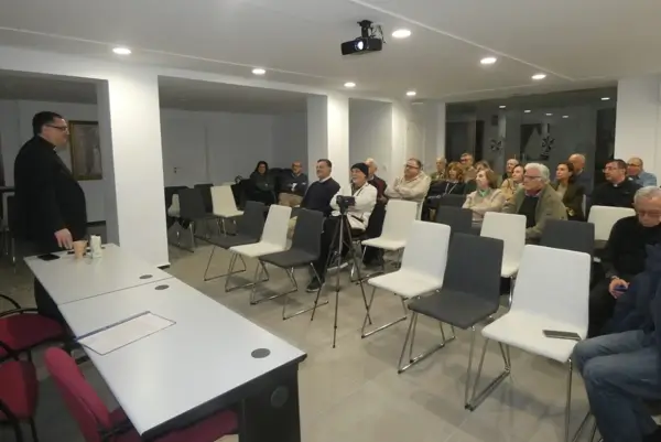 Cuando el arameo hablaba a judíos y cristianos: historia de una lengua compartida