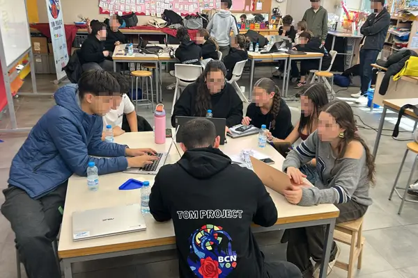 Alumnos de varios países buscan soluciones tecnológicas en el Colegio Hatikva para personas con discapacidad