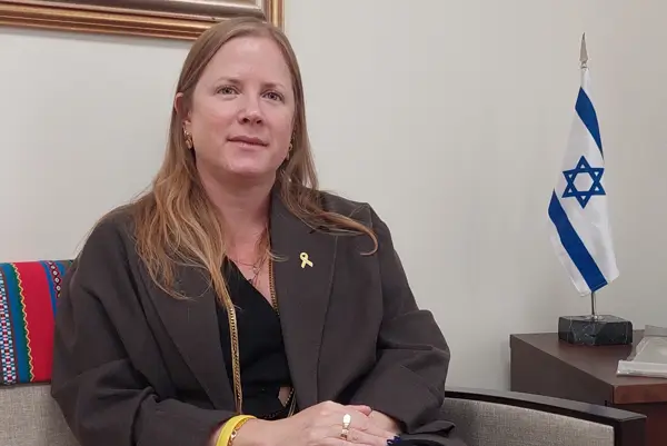 La embajadora en funciones Dana Erlich agradece el apoyo desde España en su mensaje de Navidad