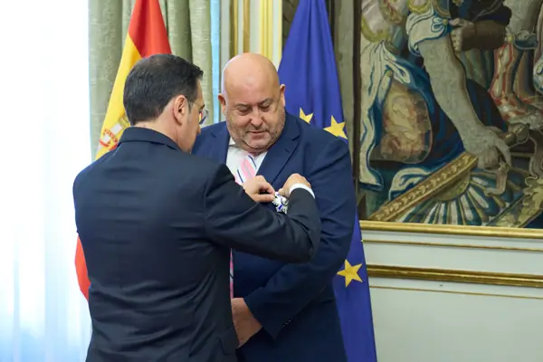 El Estado distingue al presidente de la FCJE con una de las máximas categorías de la Orden del Mérito Civil