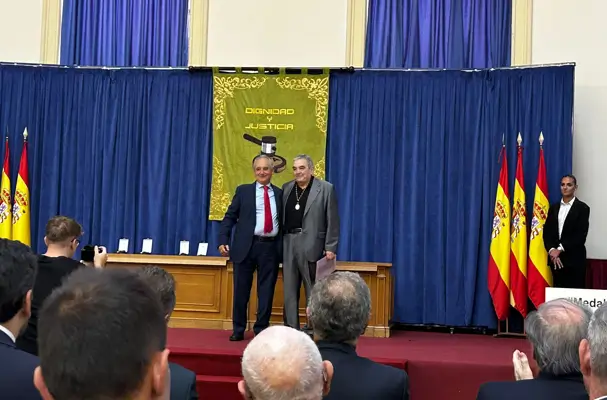 Maya Villalobo, Iván Illarramendi y Esteban Ibarra, condecorados con la medalla Dignidad y Justicia 2 Dignidad y Justicia 3