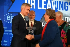 "El antisemitismo es un problema de la sociedad en sí"