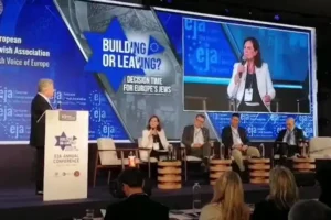 "No hacen falta más patrullas, sino más educación"