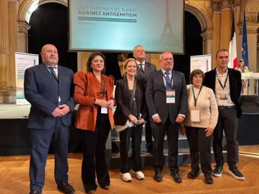 Siete alcaldes españoles refuerzan en París su compromiso en la lucha contra el antisemitismo