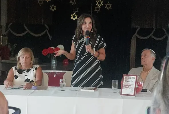 Fleur Hassan: "Israel necesita una estrategia de comunicación, es uno de nuestros problemas"