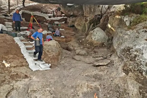 Una cápsula del tiempo de hasta 400.000 años: descubren una excepcional cueva prehistórica en el norte Israel