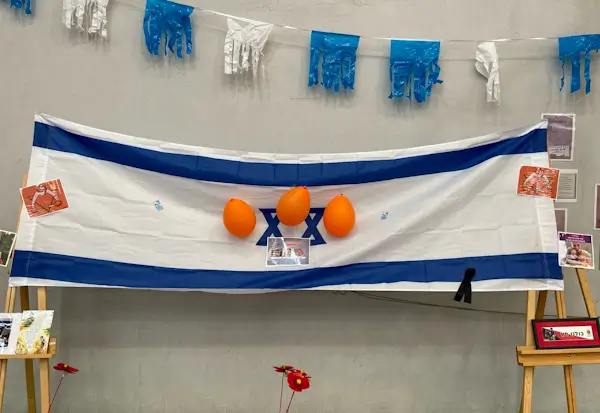 Tributo de los alumnos del Gabirol a los soldados caídos en Israel 1 Ibn Gabirol Yom Hazicaron