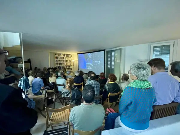 JCall, la "otra voz judía" que desafía a la mayoría comunitaria en España con su discurso de izquierdas y crítica a Israel 3 JCall ceremonia en Casa Adret Barcelona por Yom Hazicaron 2025 2