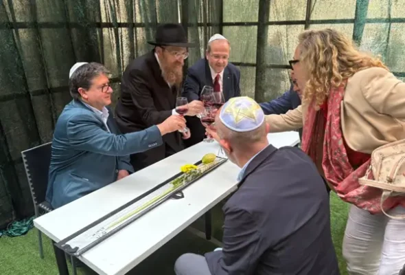 La Comunidad Judía Jabad de Barcelona inaugura una sucá pública de Ciutat Vella