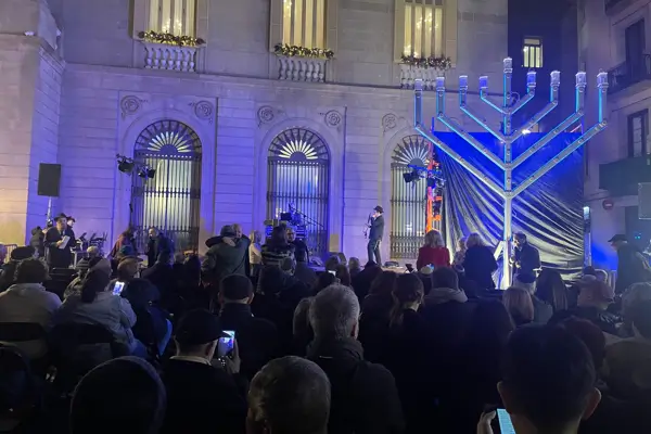 La luz vigilada, Janucá 2025 en Barcelona 1 Jabad 5 Januca