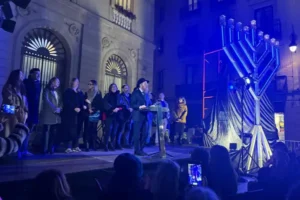 La luz vigilada: Janucá 2025 en Barcelona