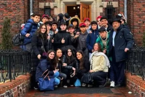 Veinte adolescentes españoles viajan al mayor shabbatón juvenil de Jabad en Nueva York