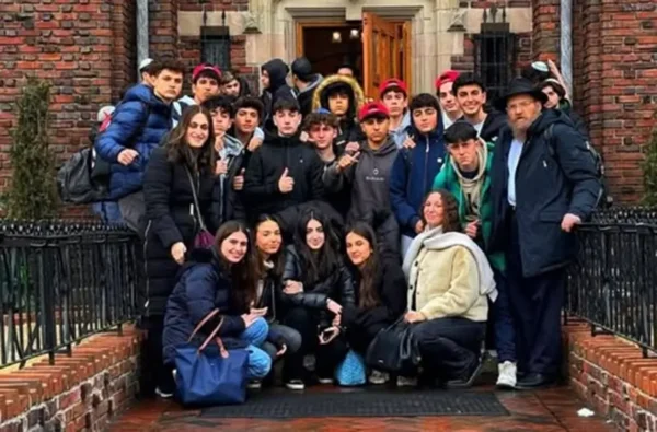 Veinte adolescentes españoles viajan al mayor shabbatón juvenil de Jabad en Nueva York