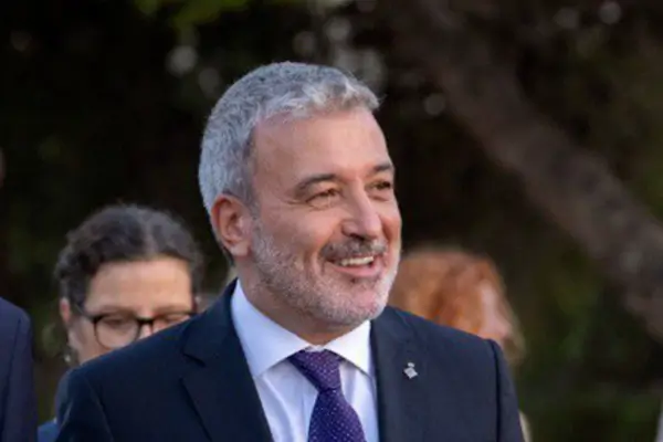 Barcelona alerta de embargo a empresas que operan en asentamientos