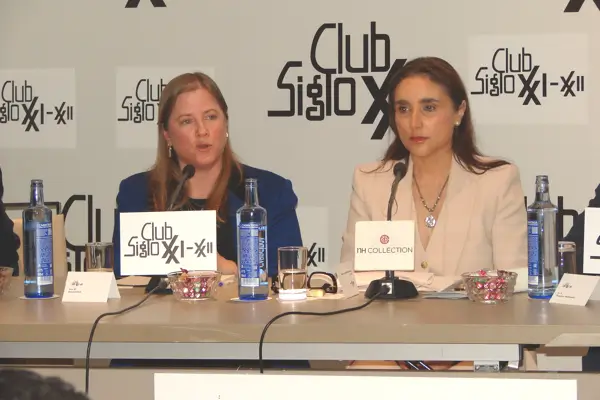 La embajadora en funciones de Israel Dana Erlich y Paloma Segrelles vicepresidenta del Club Siglo XXI