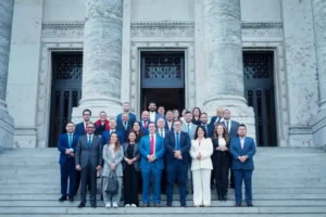 Legisladores de 14 países latinoamericanos condenan a Gustavo Petro por utilizar el lema nazi "Heil Hitler"