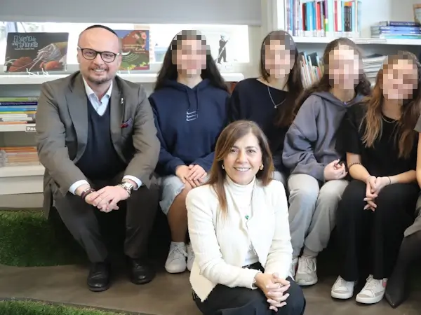 Desconcierto y quejas en la comunidad judía de Madrid por el cese del rabino Pinhas Punturello 6 Luna Alfon