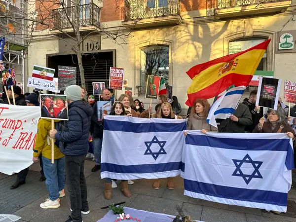 Apoyo de CELCA a la manifestación de Mujeres Libres de Irán en Madrid, en solidaridad con el pueblo iraní 1 Manifestaion Iran CELCA 1