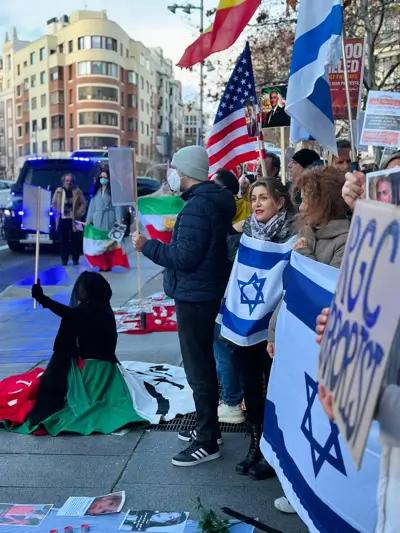 Apoyo de CELCA a la manifestación de Mujeres Libres de Irán en Madrid, en solidaridad con el pueblo iraní 2 Manifestaion Iran CELCA 2