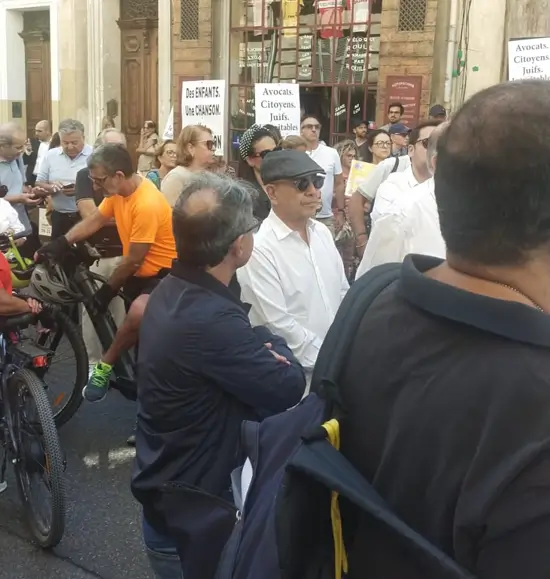 Protesta frente al consulado español en Marsella por el escándalo Vueling 4 Marsella 1
