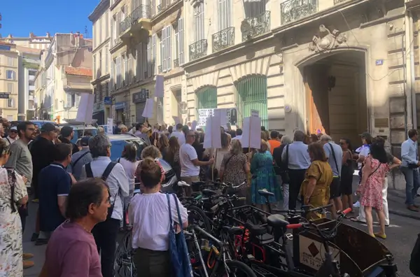 Protesta frente al consulado español en Marsella por el escándalo Vueling 2 Marsella 6