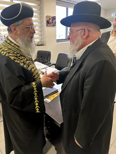 El "Rabinato Principal de Sefarad" designa a Meyer Simón Bar-Hen como Meir Simon Bar Hen Sinagoga Bet David Rabinato Bar Jen