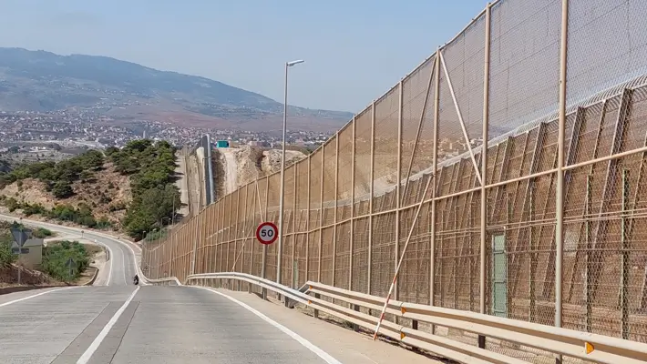 Ceuta y Melilla: Las fronteras más frágiles de Europa que albergan las dos primeras comunidades judías de España 6 Melilla Verja Valla 2023