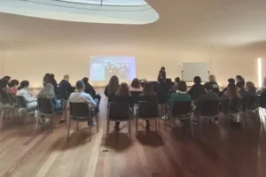 FCJE y Sefarad-Israel forman al personal del Reina Sofía sobre judaísmo y antisemitismo en plena polémica sobre Gaza