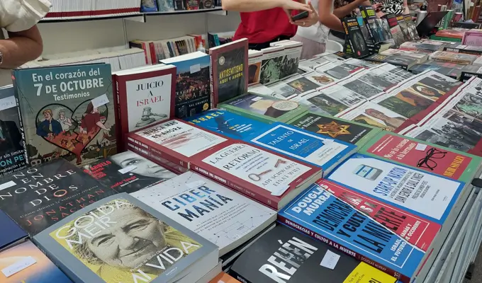 Nagrela, una página judía en medio del océano de títulos en la Feria del libro de Madrid 3 Nagrela libros