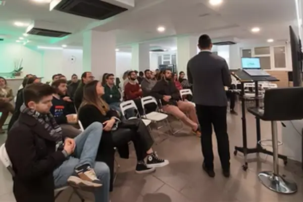 Olami lanza JBIZ en España, una plataforma para conectar talento joven con emprendimiento y empleo