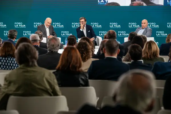 "Hay que detener la guerra en Gaza y traer de vuelta a los secuestrados" 1 Olmert Foro La Toja 1