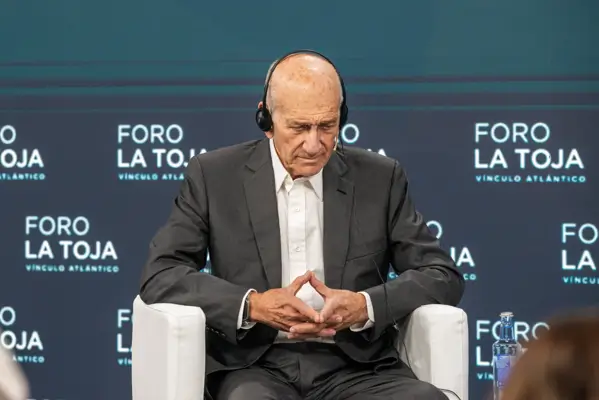 "Hay que detener la guerra en Gaza y traer de vuelta a los secuestrados" 6 Olmert Foro La Toja 5