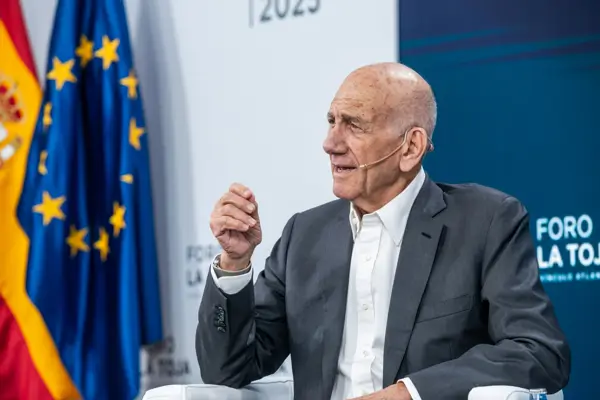 "Hay que detener la guerra en Gaza y traer de vuelta a los secuestrados" 4 Olmert Foro La Toja 6