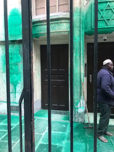 Actos de vandalismo en París en cinco sitios judíos 2 Paris 2