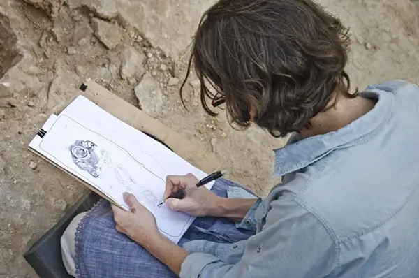 Primera evidencia en Israel del ascetismo de una monja 2 Proceso de documentacion arqueologica. Foto Yoli Schwartz Autoridad de Antiguedades de Israel 1