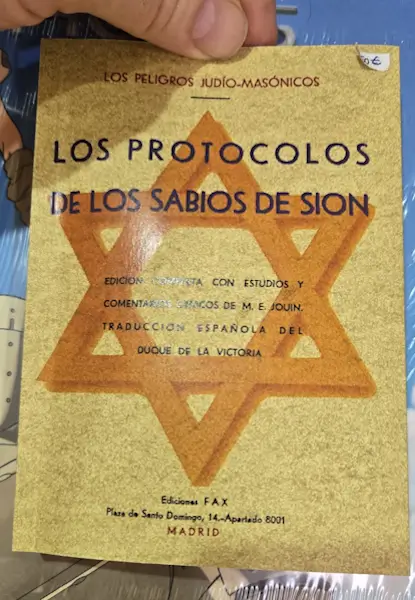 "Los protocolos de los sabios de Sión" en el stand del Instituto Castellano y Leonés 2 Protocolos 1
