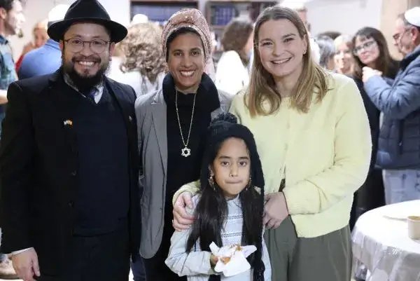 Prohens con el rabino Bar-Geva y familia