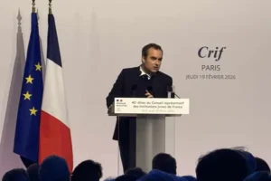 Francia impulsa ley contra el anti-sionismo como forma de antisemitismo y promete respaldo oficial